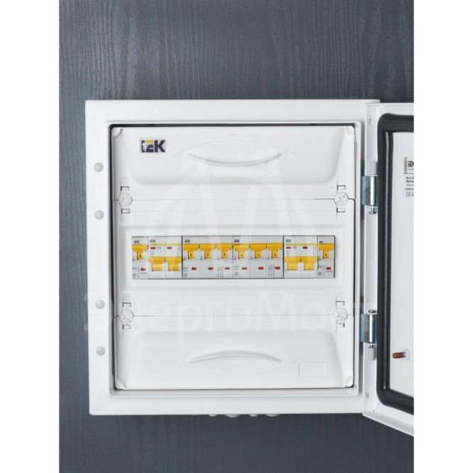Выключатель автоматический модульный 3п C 50А 6кА ВА47-60M IEK MVA31-3-050-C