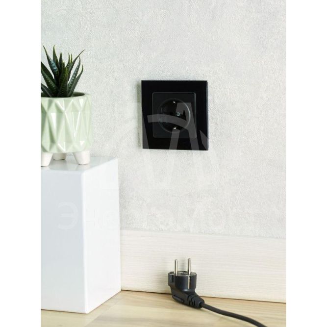 Рамка 1-м BRITE РУ-1-2-БрЧ стекло черн. IEK BR-M12-G-K02