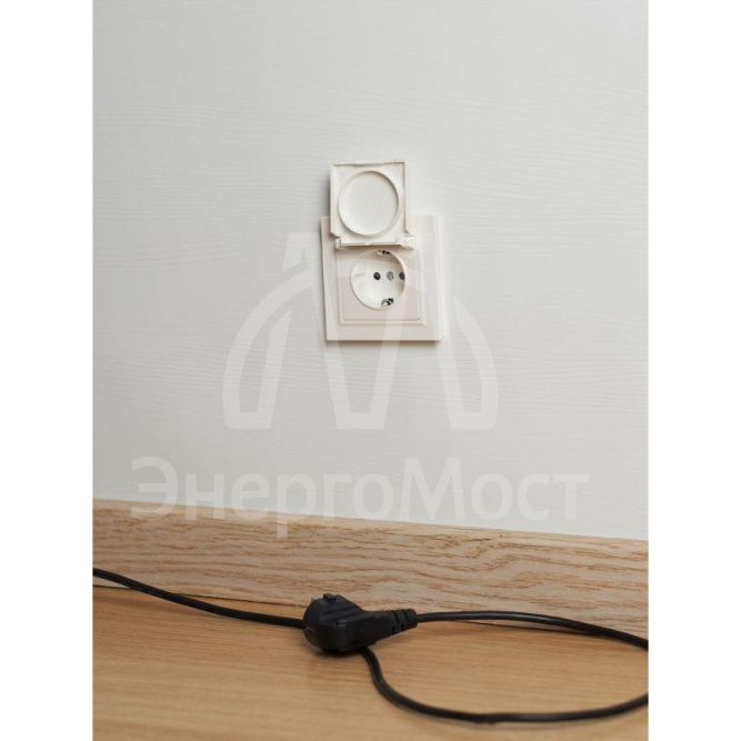 Розетка BRITE РСбш10-3-БрЖ 16А IP20 с заземл. защ. шторки с крышкой жемчуж. IEK BR-R16-16-K36