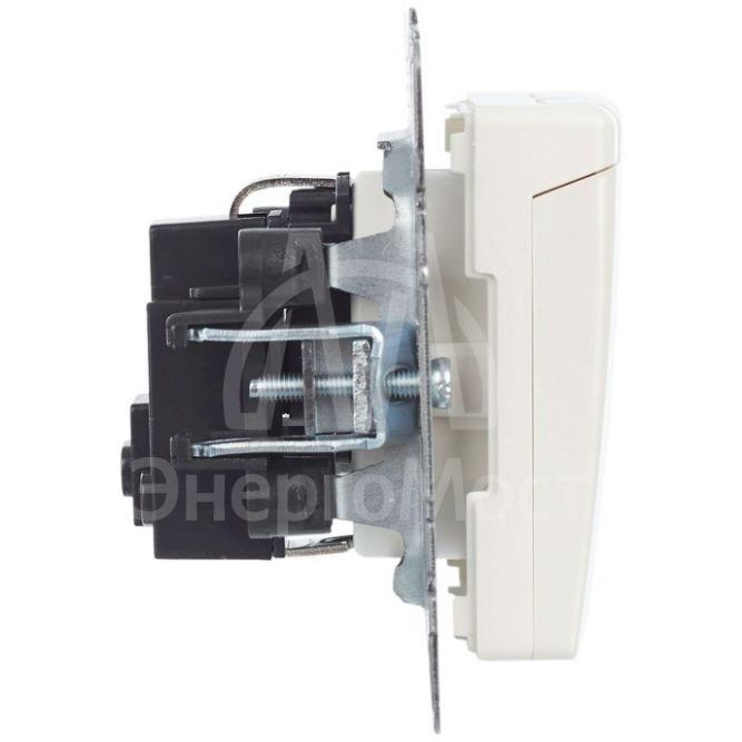 Розетка BRITE РСбш10-3-БрЖ 16А IP20 с заземл. защ. шторки с крышкой жемчуж. IEK BR-R16-16-K36