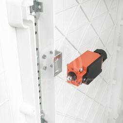 Кронштейн для монтажа концевого выключателя в шкафы Conchiglia DKC CN5FLS01