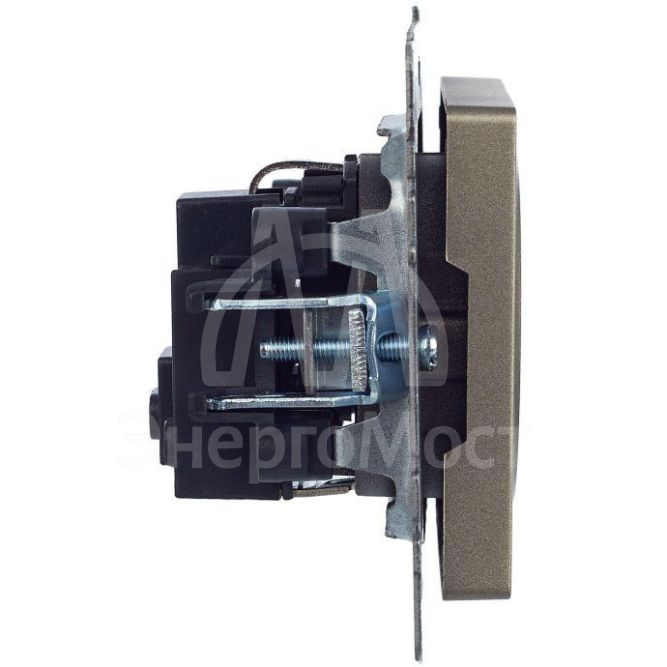 Розетка BRITE РС14-1-0-БрШ 16А с заземл. защ. шторки шампань IEK BR-R14-16-K37