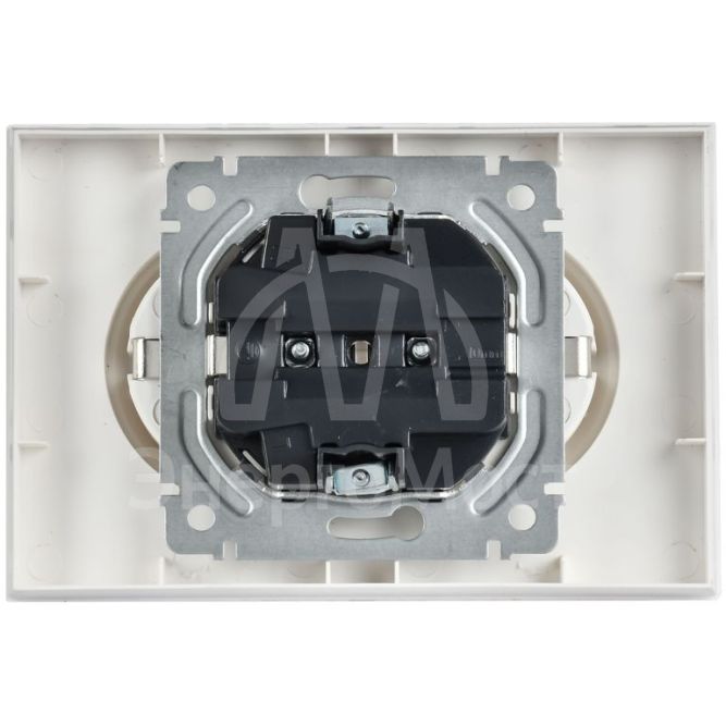 Розетка 2-м СП BRITE РСш12-3-БрАБ 16А в сборе с заземл. защ. шторки арктич. бел. IEK BR-R24-16-K91-F