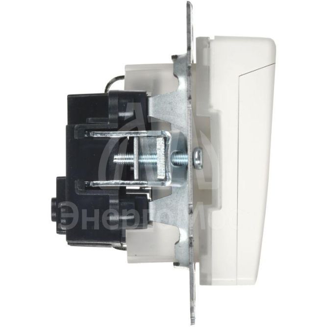 Розетка BRITE РСбш10-3-44-БрБ 16А IP44 с заземл. защ. шторки с крышкой бел. IEK BR-R16-16-44-K01