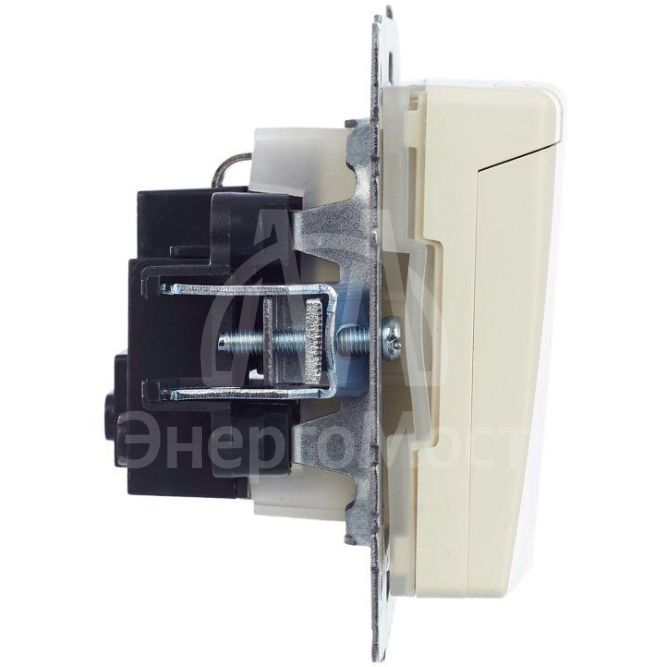 Розетка BRITE РСбш10-3-44-БрКр 16А IP44 с заземл. защ. шторки с крышкой беж. IEK BR-R16-16-44-K10