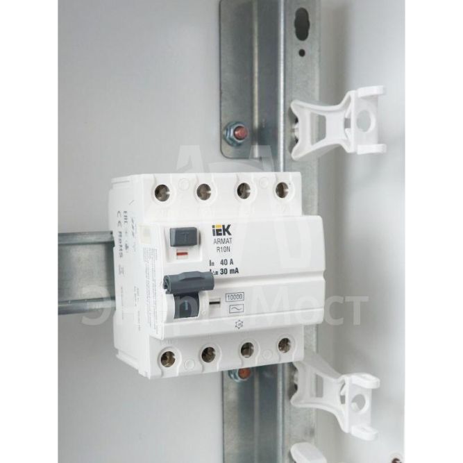 Выключатель дифференциального тока 4п 40А 30мА тип AC ВДТ R10N ARMAT IEK AR-R10N-4-040C030